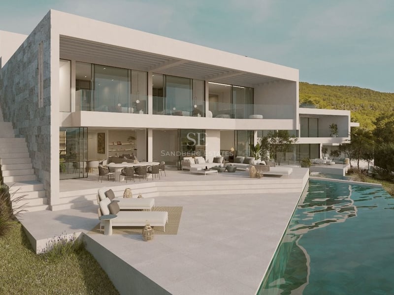 Villa blanche moderne avec piscine à débordement et grande terrasse surplombant des collines verdoyantes.