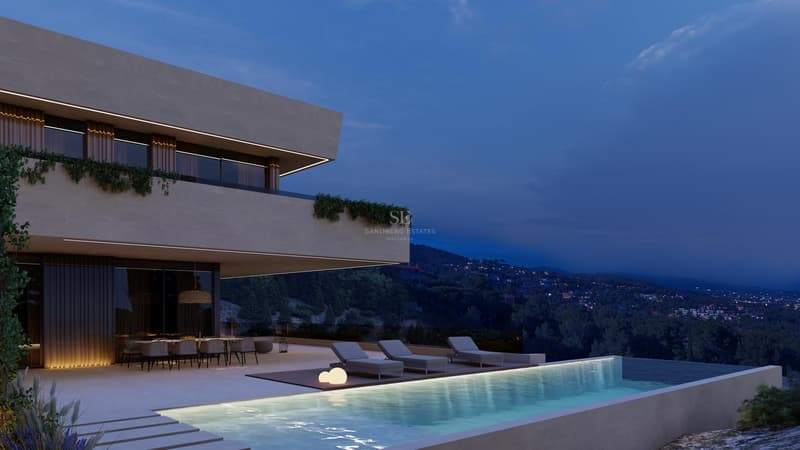 Terraza de villa de lujo al atardecer con piscina infinita, hamacas, comedor exterior y vistas a la montaña.