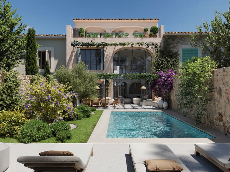 Türkisfarbener Pool umgeben von einem üppigen Garten und einer mediterranen Villenfassade unter blauem Himmel.