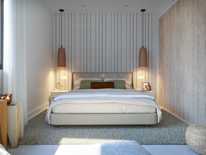 Chambre moderne avec grand lit, panneaux en bois, suspensions design et tapis gris moelleux.