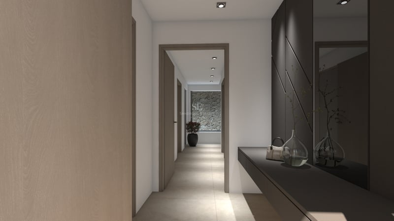 Couloir élégant avec portes en bois clair, console sombre, grand miroir et mur en pierre naturelle au fond.