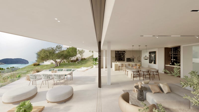 Salon et salle à manger lumineux à aire ouverte fusionnant avec une terrasse offrant une vue sur la mer et les montagnes.
