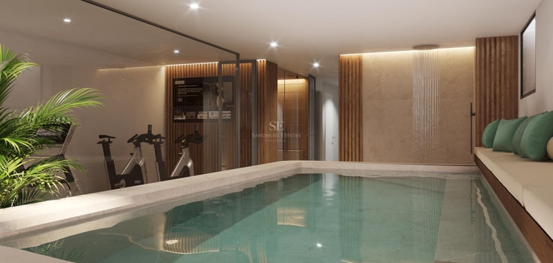 Vue extérieure d'une villa moderne avec piscine à débordement, jardin et design minimaliste. Architecture lumineuse et élégante.